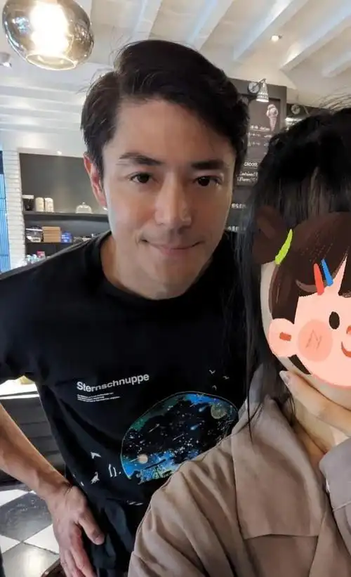 43岁霍建华近照曝光,浓眉大眼五官立体,帅气依旧没一丝疲惫老态