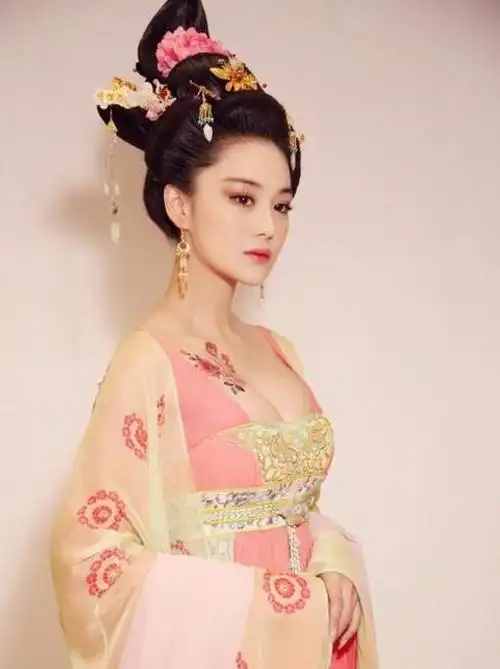 "张馨予"大尺度照曝光,多少人心目中的苏妲己和李莫愁!