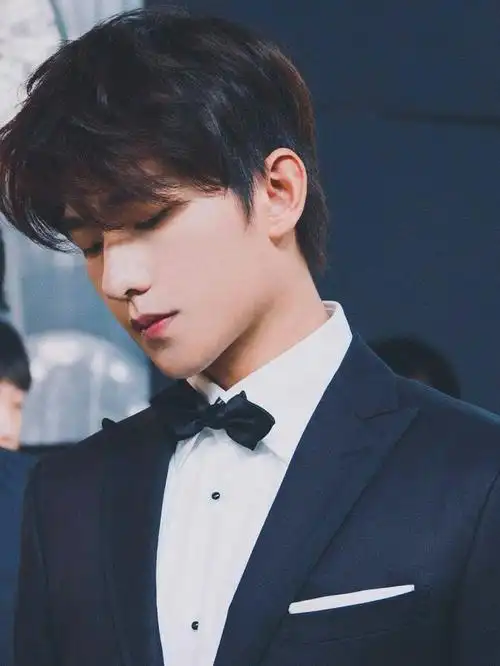 实木西服衣架西装杨洋秒变高冷男神华恩