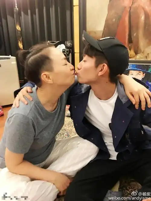 《家有儿女》重聚!杨紫张一山轮番献吻宋丹丹