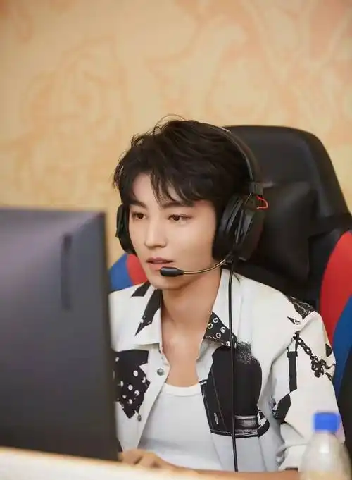 王俊凯解约单飞?_公司_因为_女方