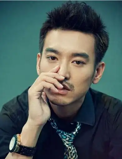 王冠红人馆照片 汪志远王冠结婚照片 汪志远个人资料家庭背景图片曝光