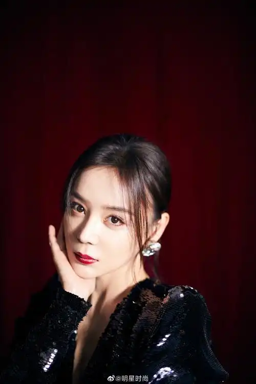 袁姗姗 深v星辰礼服