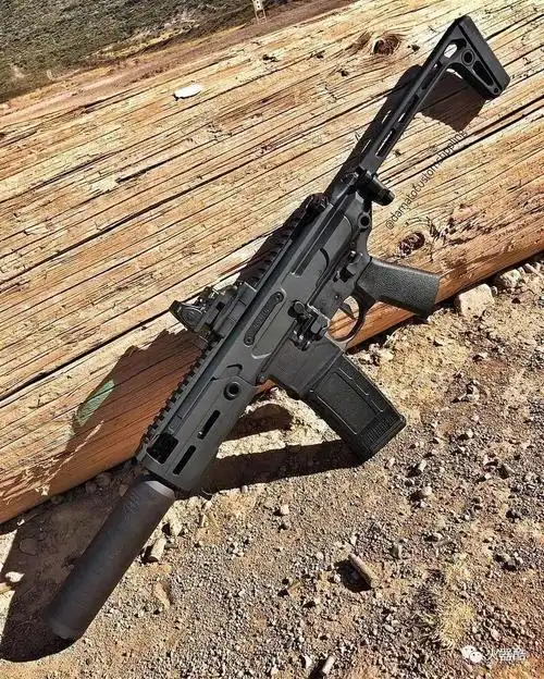 【枪械美图】现在还奋战在工作岗位上的各位朋友 心飞了没有?