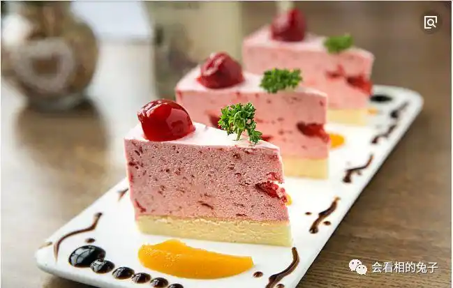 从吃蛋糕的小动作看出最真实的你!