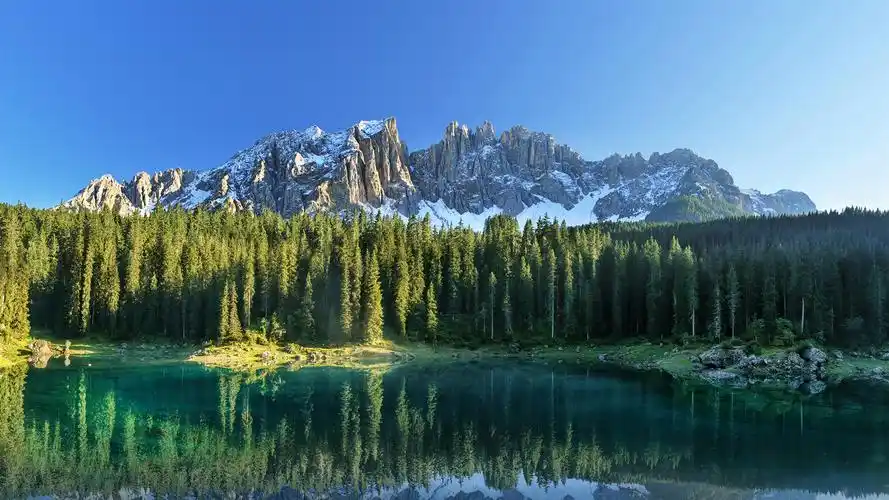 冰岛海岸线风景图片桌面壁纸