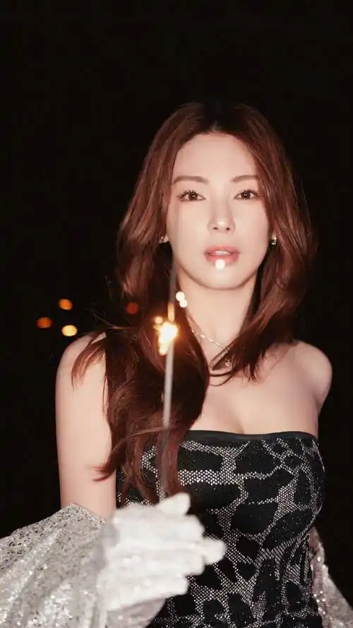 张雨绮众多性感美图太火辣!天使的脸蛋魔鬼的身材_事业_微微_傲人