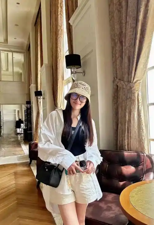 脸僵浮肿,鼻子怪异,从戚薇到袁姗姗,明星医美后遗症都出来了_毛晓彤