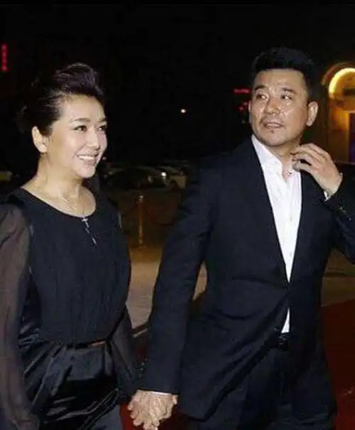 江珊与前夫在《我想有个家》的剧组里擦出了爱情火花,高曙光感觉江珊