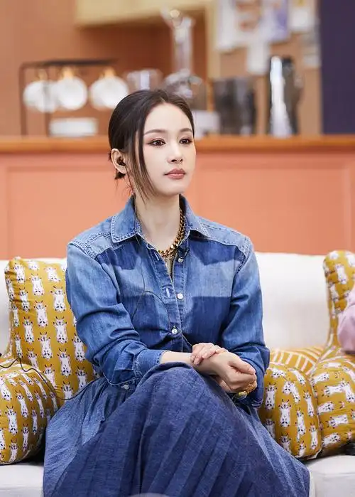 王子文综艺《半熟恋人》花絮 牛仔套装随性文艺__财经头条