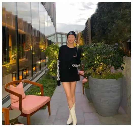 脚大穿鞋好看?176的赵尧珂穿上高跟鞋,身体曲线延伸不少