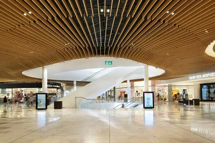 eastland购物中心改造_公装案例_公装效果图_商场设计效果图_购物空间