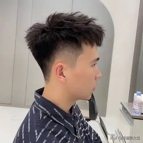 男生留"两边渐变"发型太帅了!