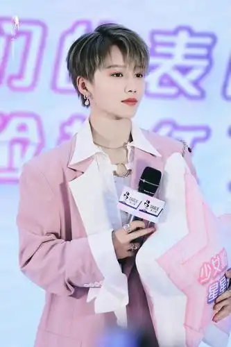 刘雨昕黑人星耀白牙膏饭拍 视频