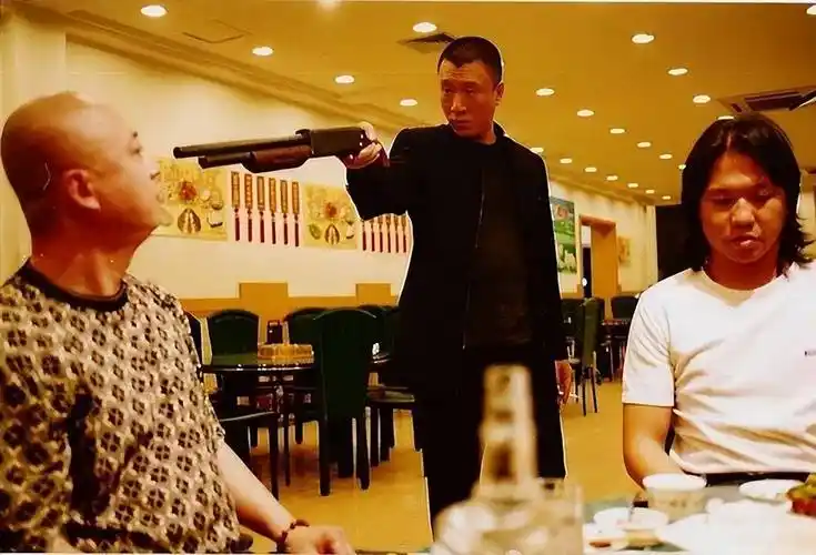 这也是为啥他在《征服》里,把一个黑老大刘华强,演绎的那么霸气侧漏