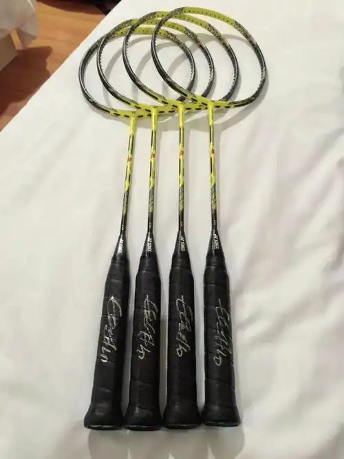 尤尼克斯黄林丹白林丹红林单你选哪个