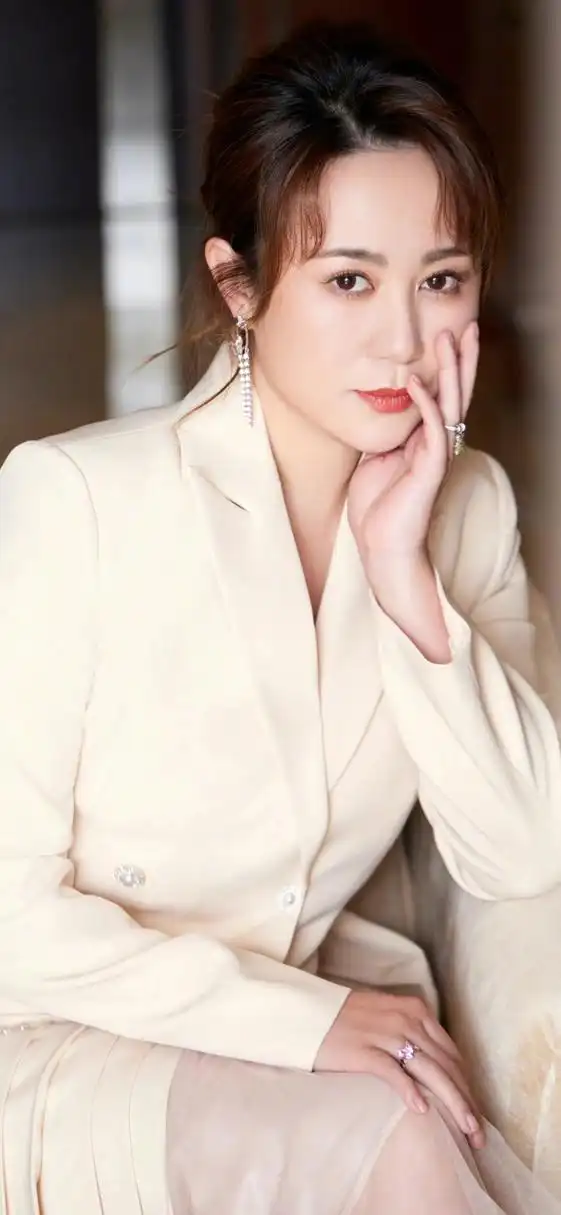 马丽,春日花香温柔时尚写真壁纸图集,简约风优雅柔美