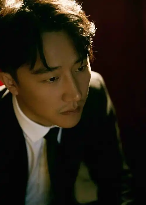 黄轩出席年度盛典荣获年度魅力演员称号