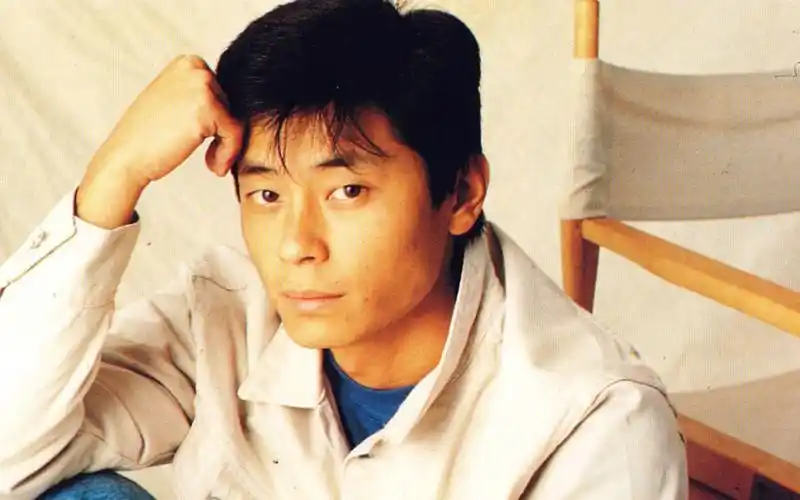 在一次在演唱的过程中,王杰的饮料被陌生人下药,而喝了这个饮料的王杰