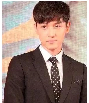 怪不得胡歌不接清宫戏,但看到他的光头形象时,高颜值才敢这么做