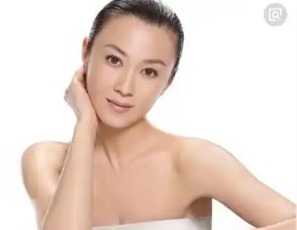 看胡天鸽的表演是一种享受,因为自小接受训练,声台型表全部都是打下的