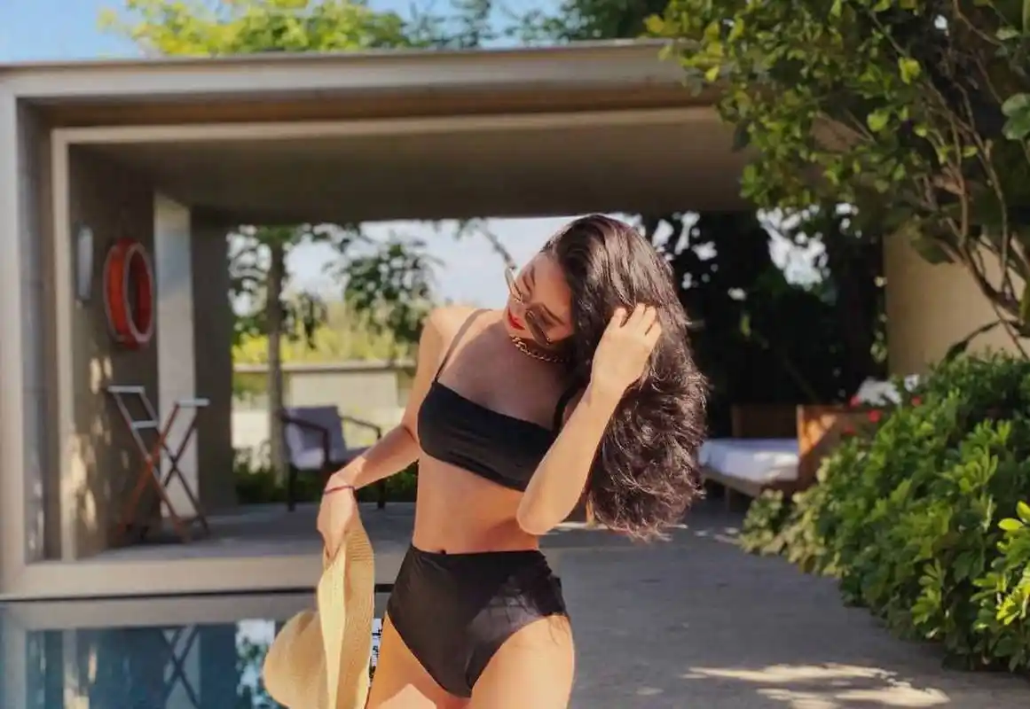 杨采钰泳装照麦色肌肤身材完美 性感热辣凹凸有致