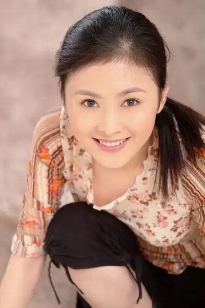 沈腾的妻子,是小师妹王琦,长相甜美,性情直爽,是个四川美女哦|马丽