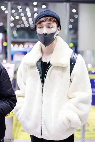 绵羊本羊!张艺兴穿毛绒外套邻家范十足--华东全搜索|华东大看台|华东