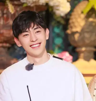 邓伦笑起来太治愈了