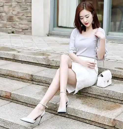 种草的尖头高跟鞋女人穿出性感优雅