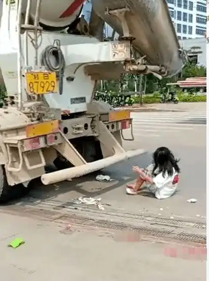 2死1伤3名少女惨遭搅拌车碾压视频触目惊心