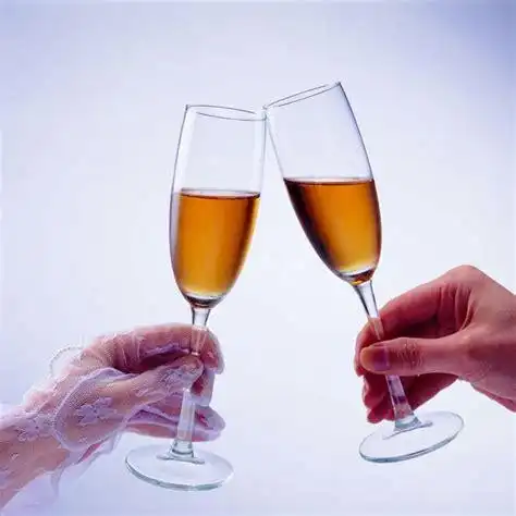 志庆婚饰图片-喜庆婚姻图 碰杯 红酒 喝交杯酒,喜庆婚姻,志庆婚饰类