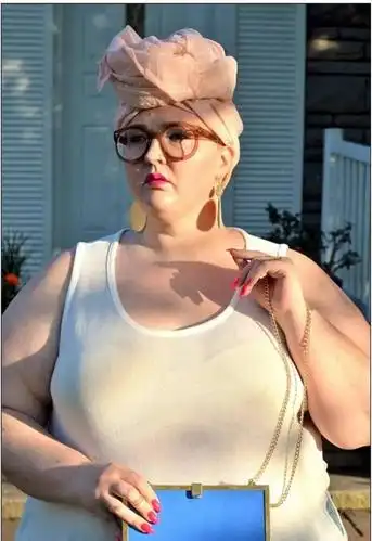 这个200斤的胖妞为什么穿的比你还好看