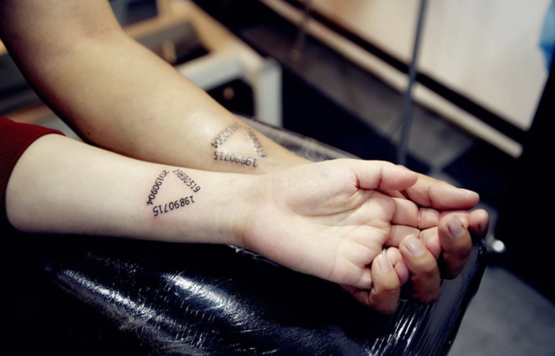 情侣超有爱纹身刻在身上的爱情见证12