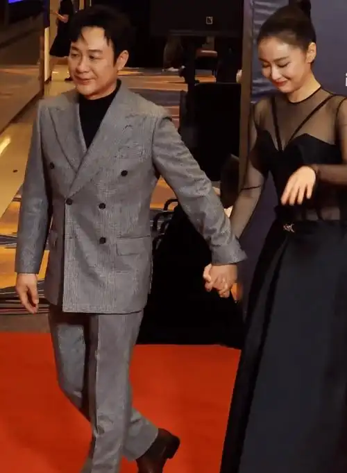 澳门红毯名场面,杨幂神表情,白敬cp形同陌路,张颂文高叶手牵手_魏大勋
