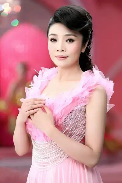 【图】歌唱家李丹阳图片欣赏 盘点"穿军装的川妹子"的众多第一次