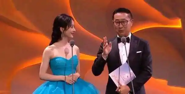 金鹰台上赵丽颖颁奖,台下宋茜表情失控引猜疑,是和金鹰不和吗?