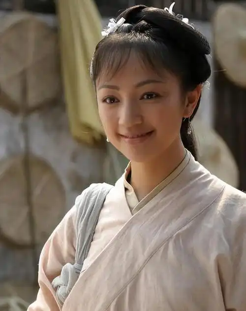 显老新头型被吐槽:罗海琼才是真正的松弛感美人吧?治愈无数网友