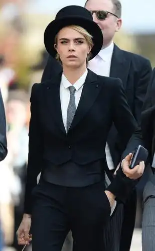 女扮男装出席公主婚礼,挑战王室传统,是英国最有名富二代超模!