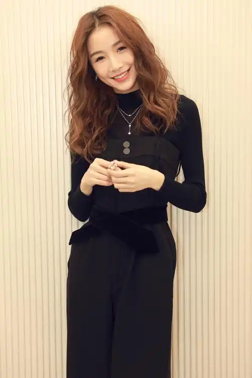 超吸睛张南出席黄晓明品牌活动黑色裤装帅气十足