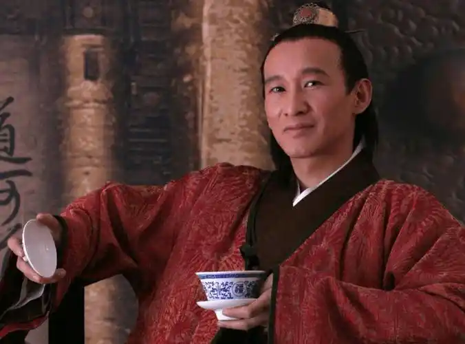 56岁王劲松发文称"茶聚",网友调侃:东叔这批货什么时候出?