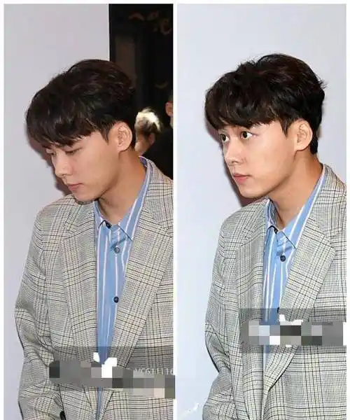 李易峰参加活动脸肿了一大圈,和杨超越合照站笔直像地主家傻儿子_感觉