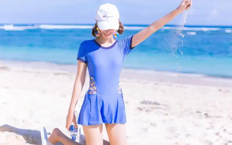 性感泳装美女海边高清诱惑写真图片壁纸