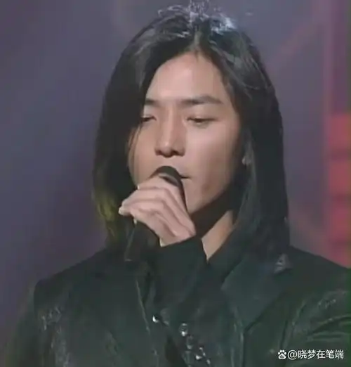 郑伊健是如何做到留着长发,又帅又阳刚?问题是甜甜的微笑又不娘