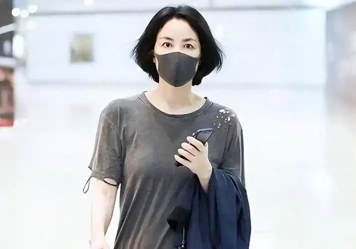 王菲又素颜出镜!