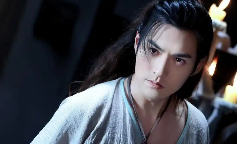 说到古装美男,就不得不提邵峰的名字.虽然论长相,邵峰算不上最出众的.