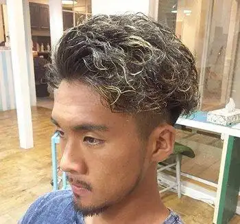 男生只染一撮头发图片染一撮头发染哪漂亮