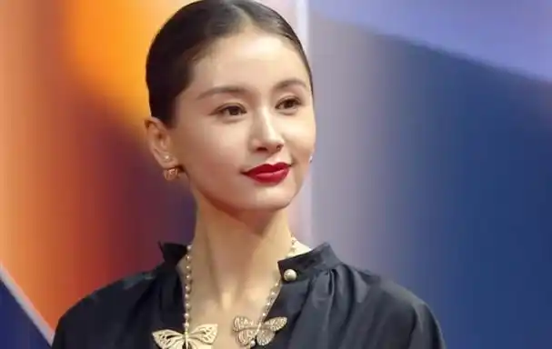 腾讯这夜,吴昕大胆,王子文妩媚,个个柳娇花媚,都不怕冷