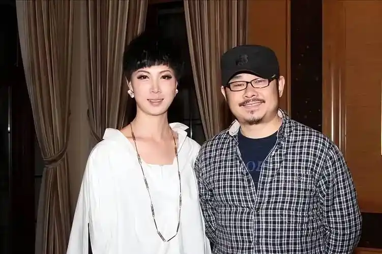 刀郎前妻杨娜:生下女儿40天跑路,丈夫再婚爆红后,她却找上门来_朱梅