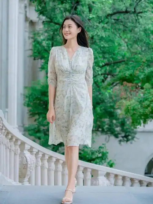 日常拍照,这些落落大方的拍照姿势,气质优雅很好看_照片_自然_人物